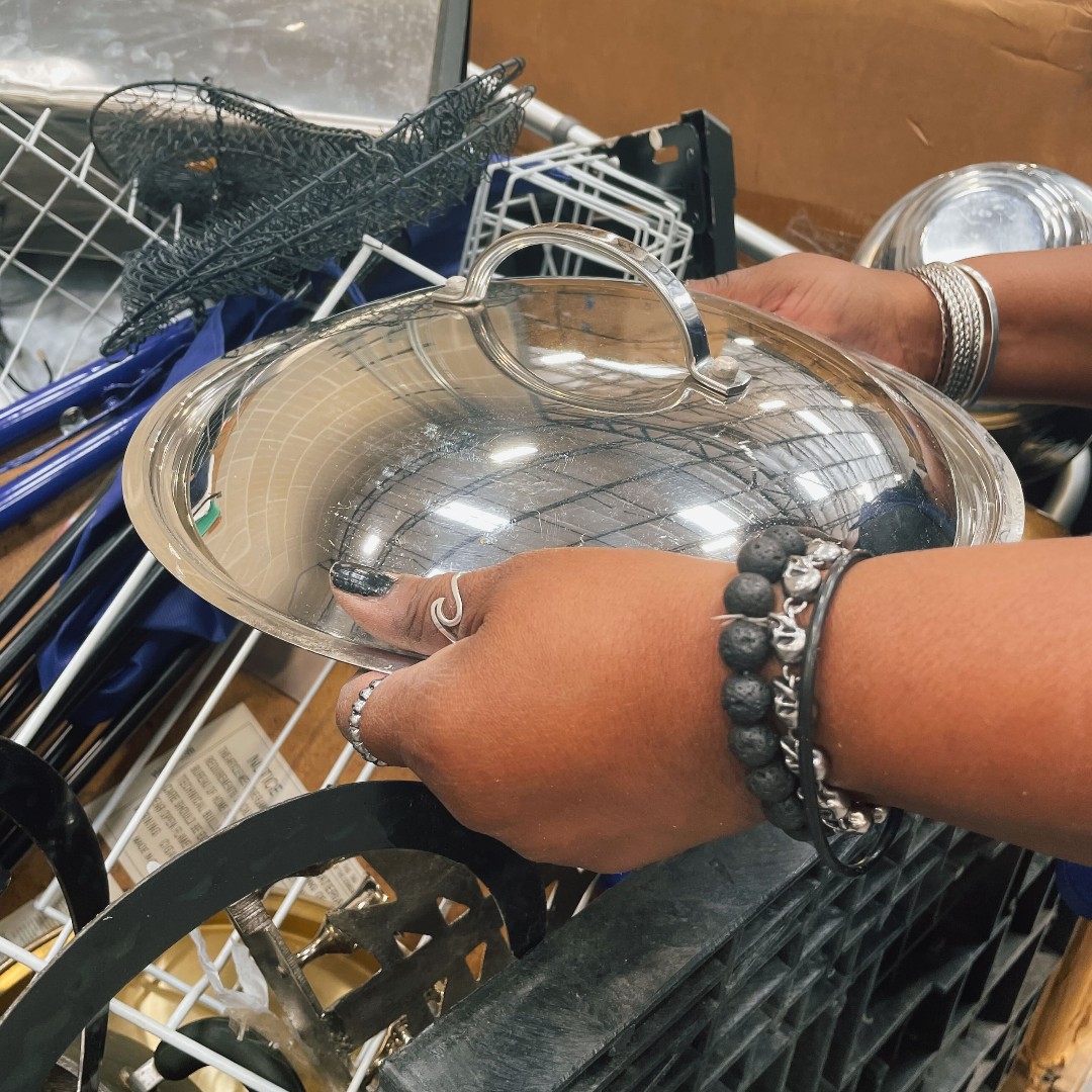 GoodwillVegas's tweet image. Donations matter! When you donate to your local Goodwill, not only are you funding training programs – but you’re also diverting items from our local landfills. Find a donation center near you when you click the link in our bio.
#Sustainability #WhyGoodwill #GoodwillWorks