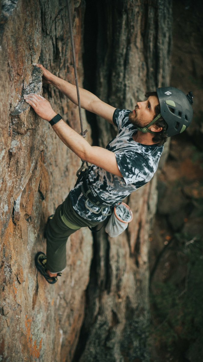 Vous allez faire de l’escalade? Soyez #AdventureSmart en vérifiant la météo, en vous assurant que vous avez eu l’entraînement approprié, porté l’équipement approprié et avoir un partenaire d’escalade. La sécurité est essentielle sur les parois rocheuses! #AdventureSmart #Escalade