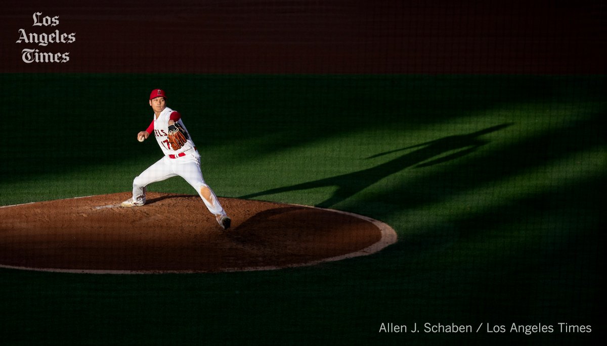 As a photojournalist, this is the type of light i pray for. On the summer solstice, evening light illuminates @Angels ace pitcher/slugger Shohei Ohtani against the Dodgers at @angelstadium @latimesphotos @latimessports latimes.com/sports/story/2…