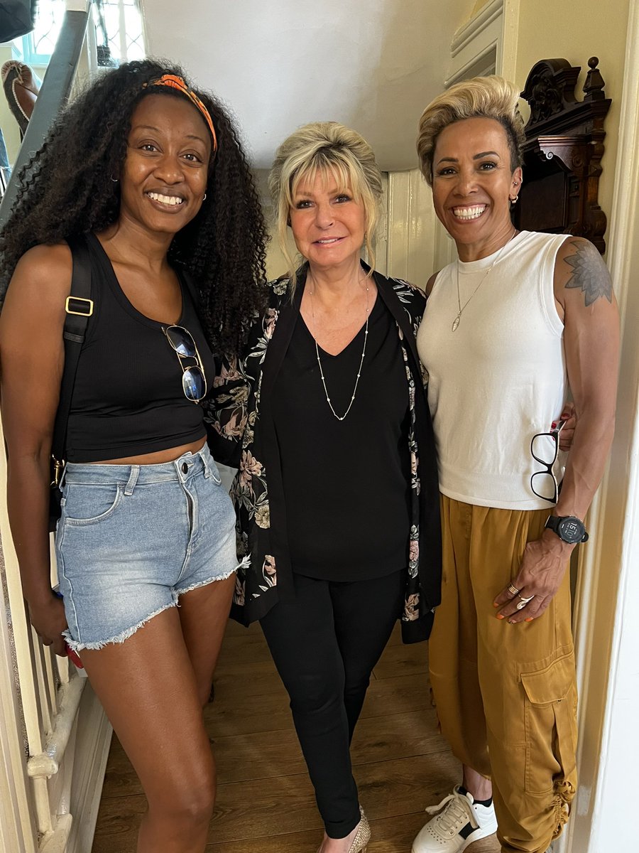 harleystskin's tweet photo. Look who popped by this week! Yes the fabulous @beverleyknight and @chizzyakudolu for body treatments and the equally fabulous @damekellyholmes - wonderful to welcome you Dame Kelly for an Osmo Therm21 facial and to hear all about the @DameKellysTrust and your work with veterans! https://t.co/dpldBHhlwM