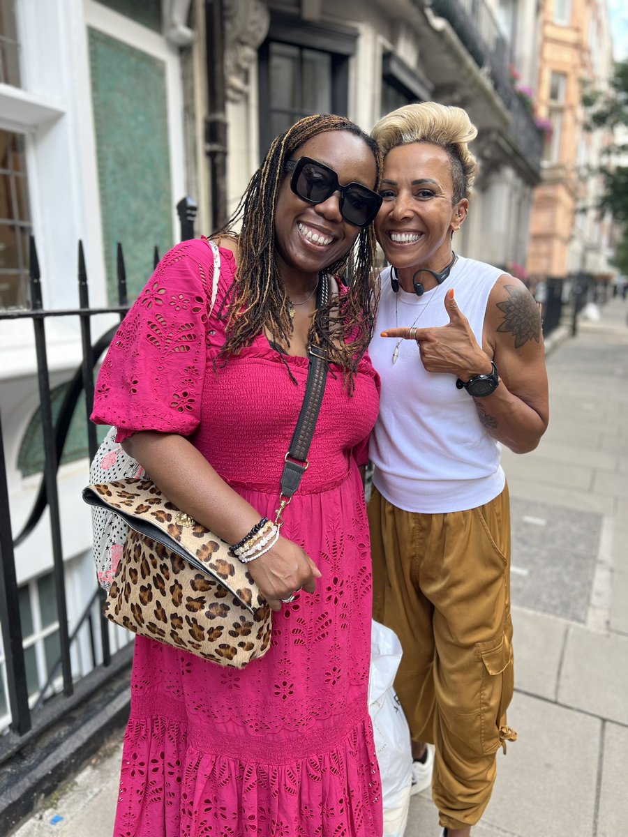 harleystskin's tweet photo. Look who popped by this week! Yes the fabulous @beverleyknight and @chizzyakudolu for body treatments and the equally fabulous @damekellyholmes - wonderful to welcome you Dame Kelly for an Osmo Therm21 facial and to hear all about the @DameKellysTrust and your work with veterans! https://t.co/dpldBHhlwM