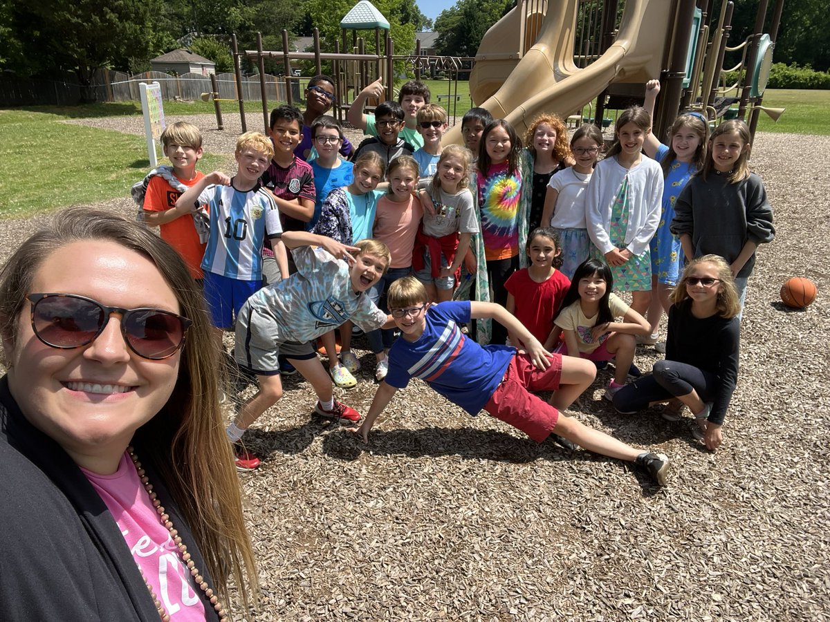 MrsSwarringim's tweet photo. Missing these mustangs today! 💙🤍 https://t.co/mYwL7VsAjd