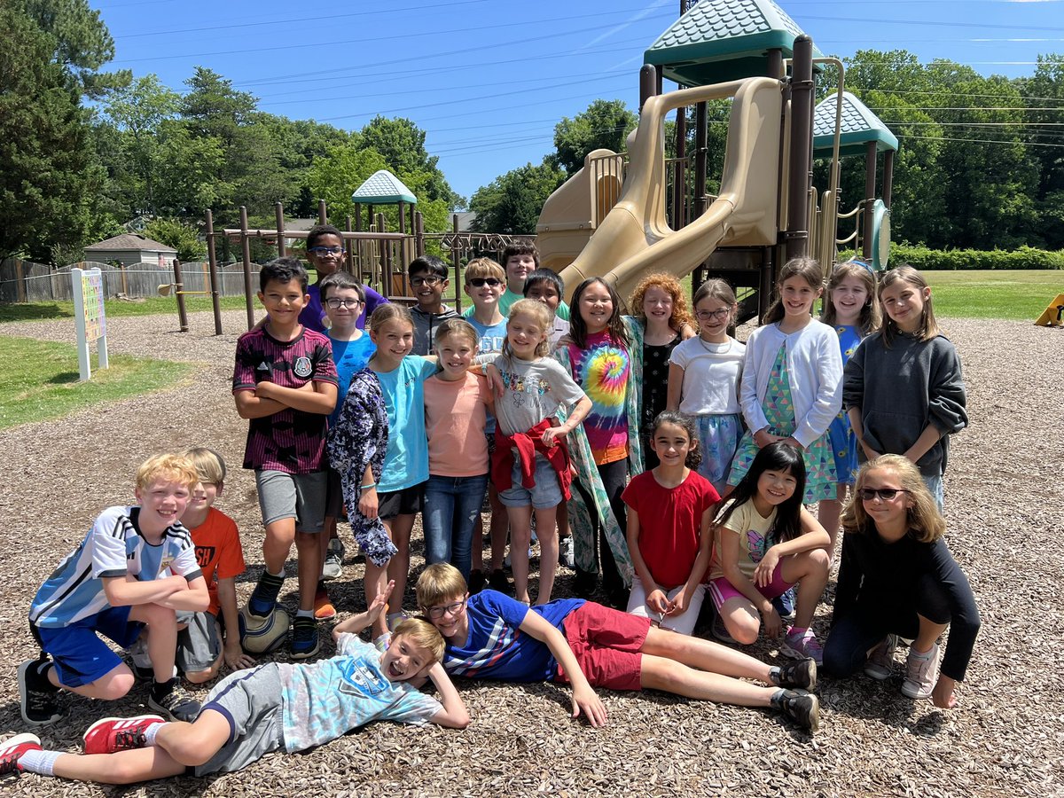 MrsSwarringim's tweet photo. Missing these mustangs today! 💙🤍 https://t.co/mYwL7VsAjd