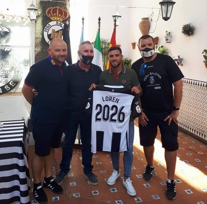 LesMcKee10's tweet photo. 3 of us staying till 2026 @BalonaPichiguey 

Good luck Loren, I hope you are successful. I obviously expected you to stay and help this be a one season stay https://t.co/ynn4vaP555
