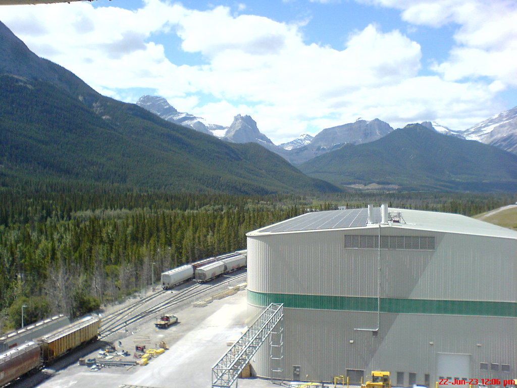 Congratulations to #Baymag on the opening of their 291kW #solar installation.

300,000 kW hours/yr
Offset 240 tons of CO2

Learn more:
bvgreenenergy.org/news/bow-valle…

#MDBighorn #BowValley #Alberta #Sustainability