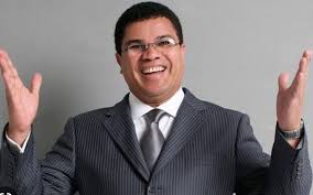 plcdelmedionews's tweet photo. #SeComenta | 👉 Emilio Graterón, sería el precandidato ante la Comisión Nacional de Primaria, en sustitución de Benjamín Rausseo. El exalcalde de Chacao publicó un Twitter en el cual agradece "la confianza", sin dar mayores detalles.
#PorLaCalleDelMedio https://t.co/r2fc72aNll