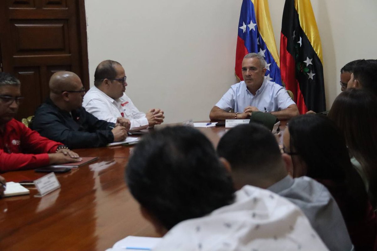 FreddyBernal's tweet image. Saludos. Hoy sostuvimos importante reunión de trabajo en conjunto con PDVSA, Asogata, Gabinete de Combustible, Gobernación del Táchira y alcaldes de la alta y baja montaña de la entidad, para determinar la importancia de la vialidad agrícola y pecuaria de las mencionadas…