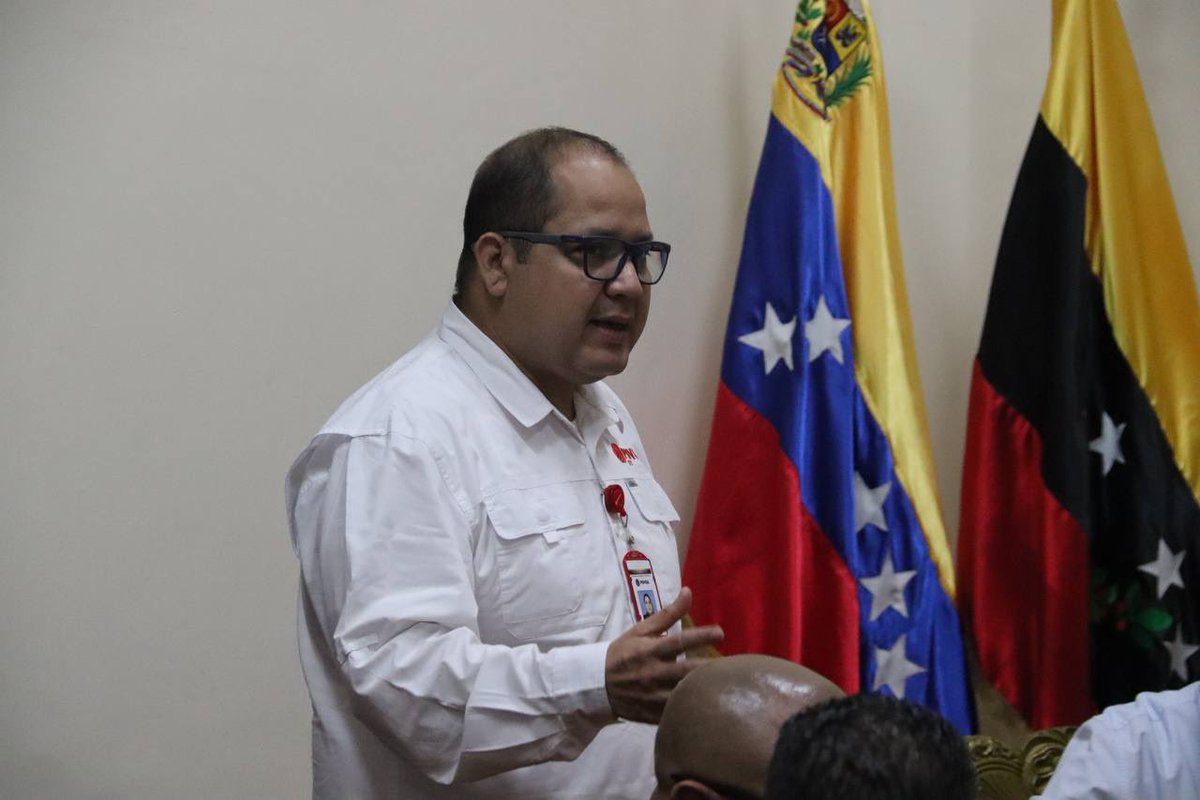 FreddyBernal's tweet image. Saludos. Hoy sostuvimos importante reunión de trabajo en conjunto con PDVSA, Asogata, Gabinete de Combustible, Gobernación del Táchira y alcaldes de la alta y baja montaña de la entidad, para determinar la importancia de la vialidad agrícola y pecuaria de las mencionadas…