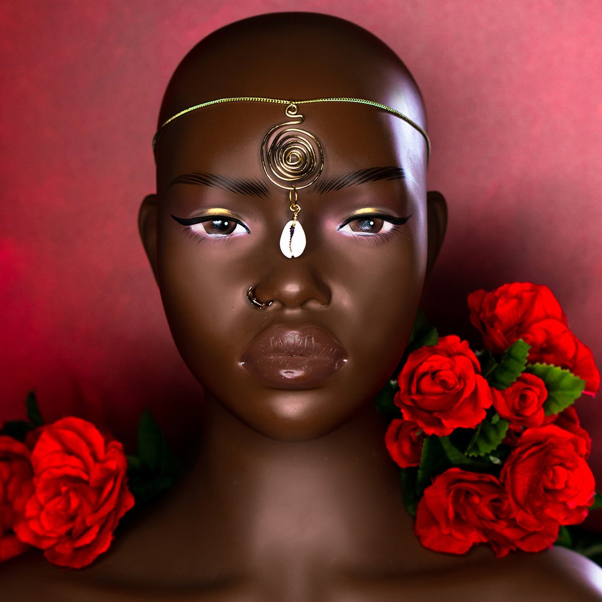 Which do you like best? The Binti Crown (left) or the Amara Crown (right) 👑 ✨️ #handmadejewelry #blackowned #ootd #cowriecrown #cowrieshell #cowrie #goddesscrown #goddessenergy #crystalcommunity #crystalhealer #crystaljewelry #AdornedInTaji
