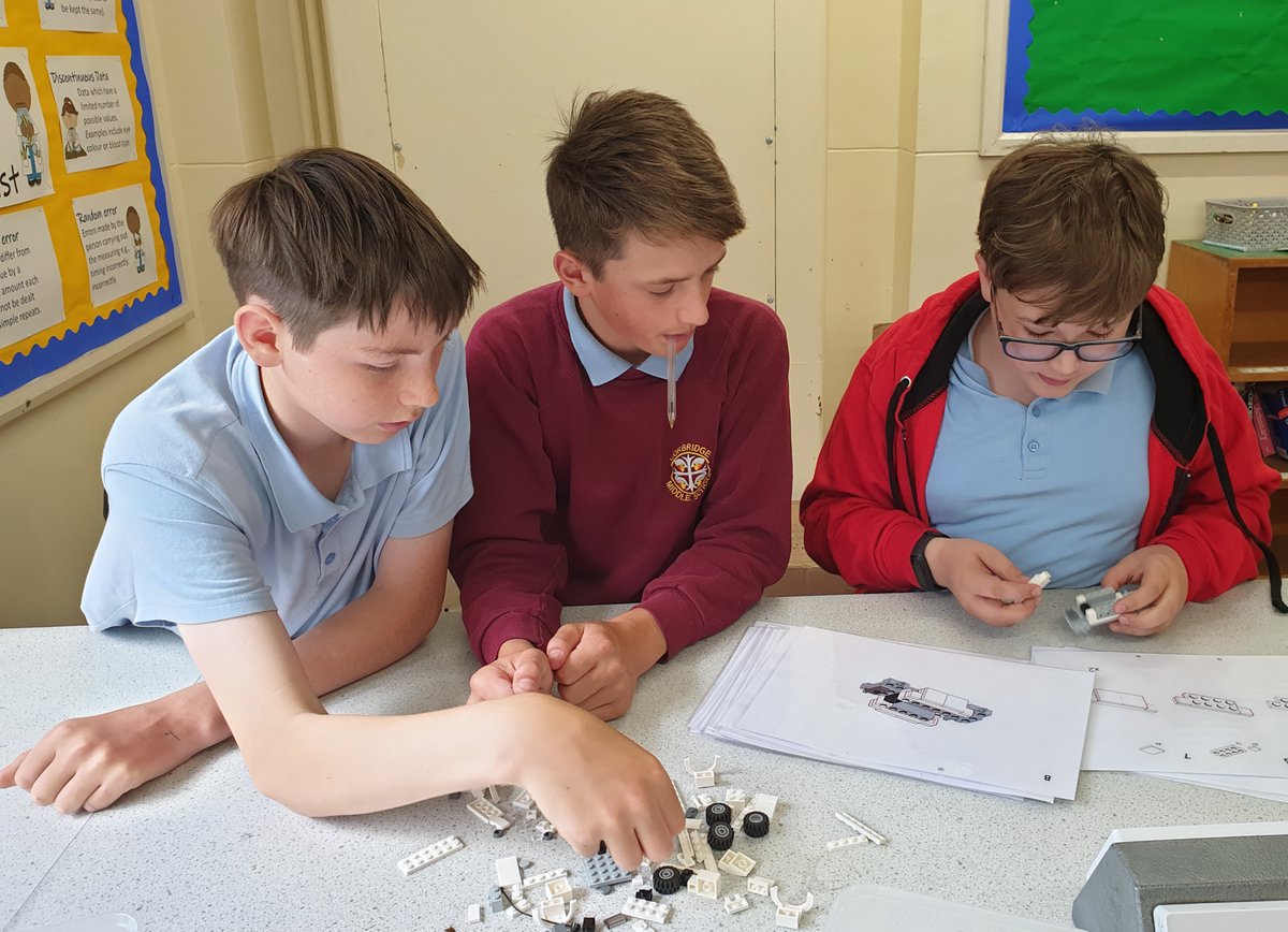 CorbridgeMiddle's tweet photo. Big thanks to @thecommonroomgn for running some fantastic STEM enrichment sessions in school! Y6 enjoyed building Lego insects, Y7 had a School of Rocks activity to learn about the ground beneath our feet and Y8 created Lego electric cars! 👏😃
#CMSstem #CMSenrichment https://t.co/AT4CHXbKIo