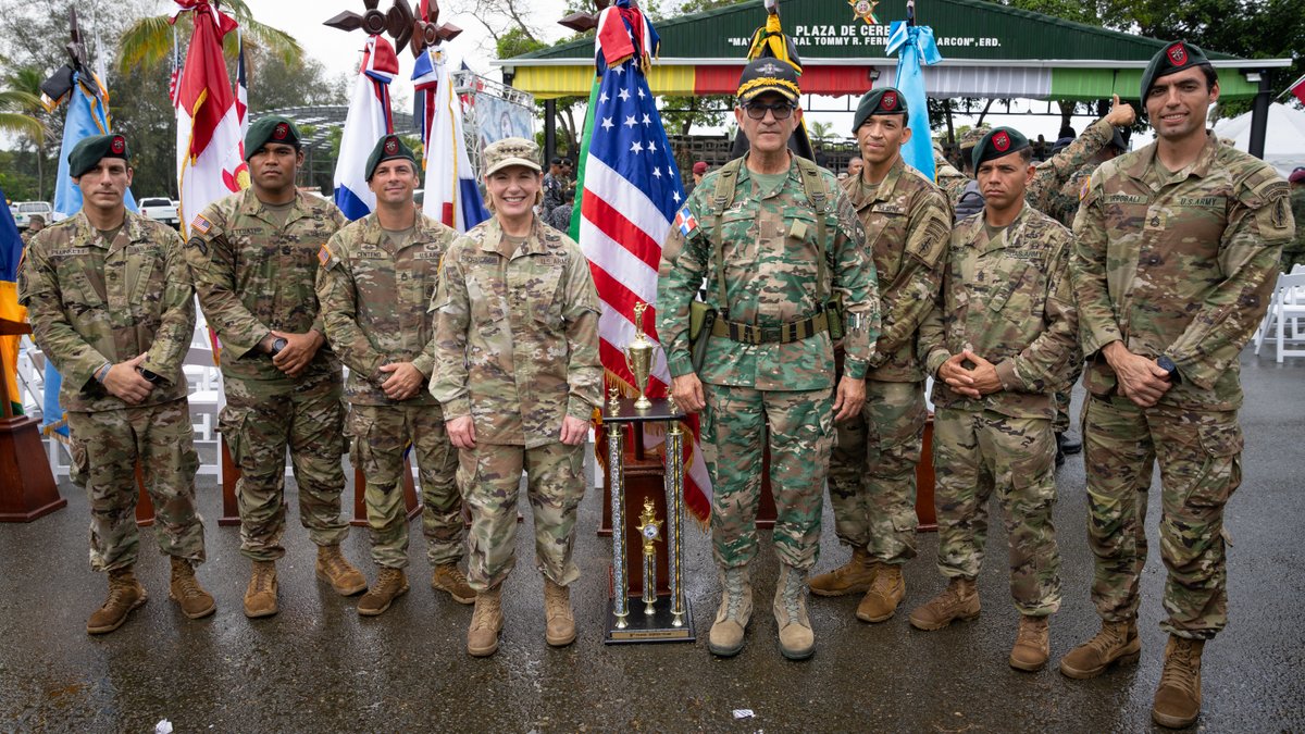 Hoy fue la clausura de #FuerzasComando23, la competencia regional que reunió a 22 países en la República Dominicana.  La comandante del Comando Sur de los Estados Unidos, la general Laura Richardson, estuvo de visita en Rep. Dom., participando en esta ceremonia. Allí elogió las…