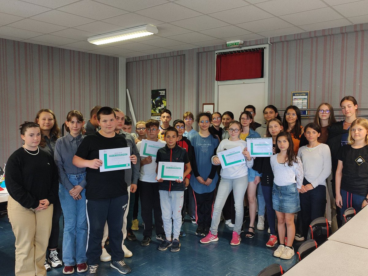 Bravo 👏 👏 aux élèves du collège Bribacte de Château -Chinon qui ont brillamment remporté le prix coup de coeur académique "Non au harcelement"  Une vidéo qui touche. 
Merci aux  CPE, AED et  à la direction qui ont oeuvré à ce si beau résultat 
…be-action-educative.apps.education.fr/w/b8tCLDH455uk…