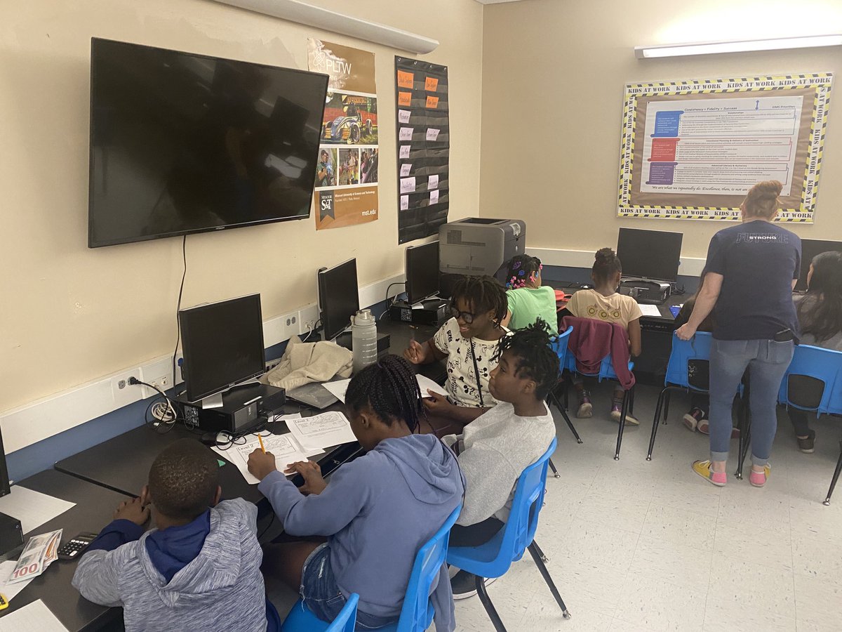 jacob_reeser's tweet image. Lots of learning conversations today for 6th grade. Dividing fraction -Escape Room and a science experiment about global warming and glaciers. #futurestrong #GrandviewC4 #Ignitesummerschool