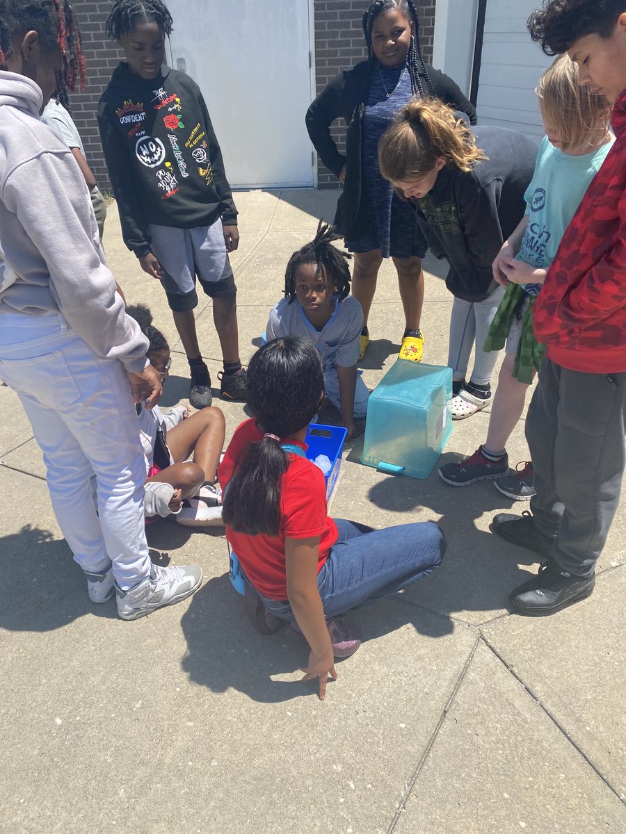 jacob_reeser's tweet image. Lots of learning conversations today for 6th grade. Dividing fraction -Escape Room and a science experiment about global warming and glaciers. #futurestrong #GrandviewC4 #Ignitesummerschool