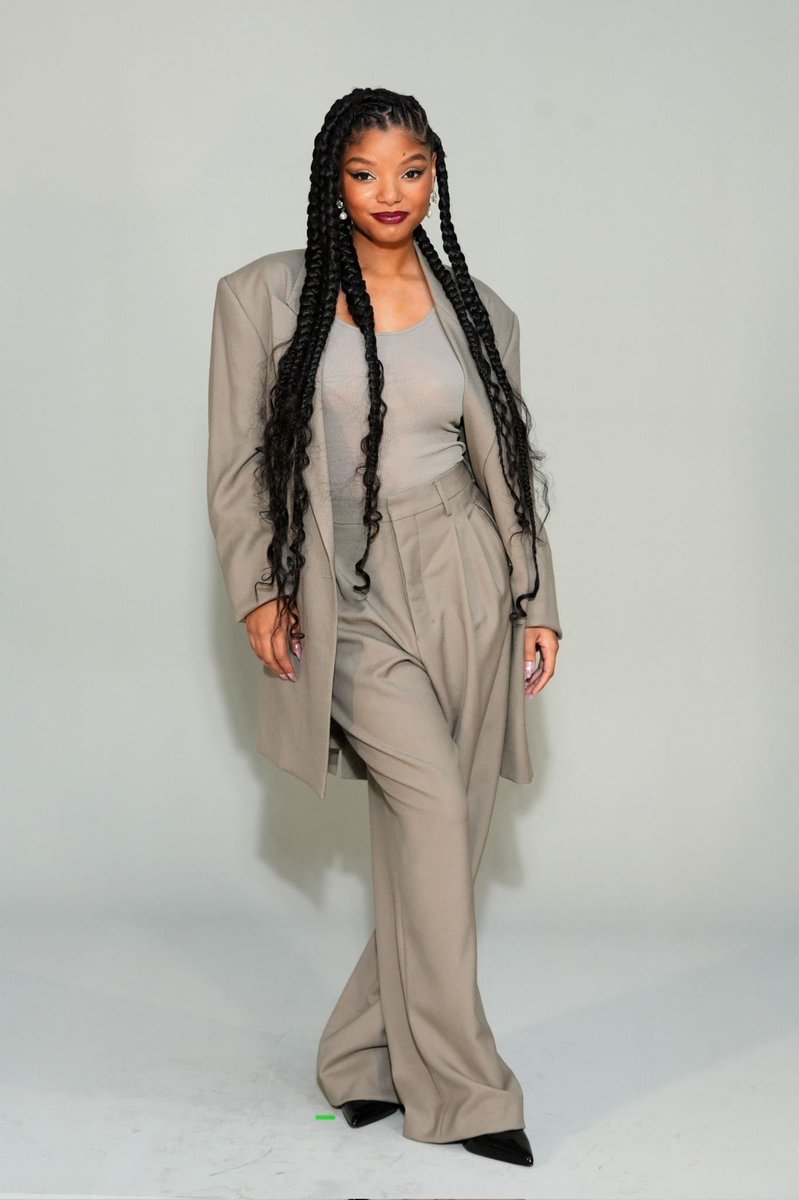 Chloe x Halle Access on Twitter "Halle Bailey ESPETACULAR no Paris