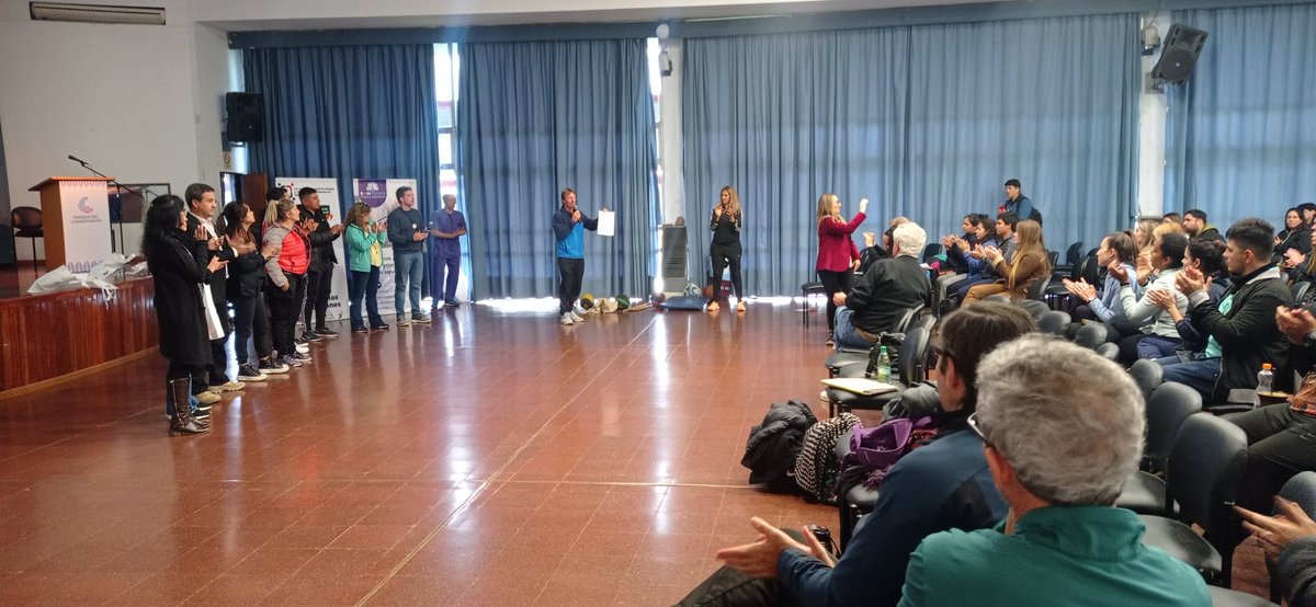 AidaCampis's tweet photo. Primer congreso nacional de colegios de profesionales de la educación física https://t.co/z2S3vw5U4Q