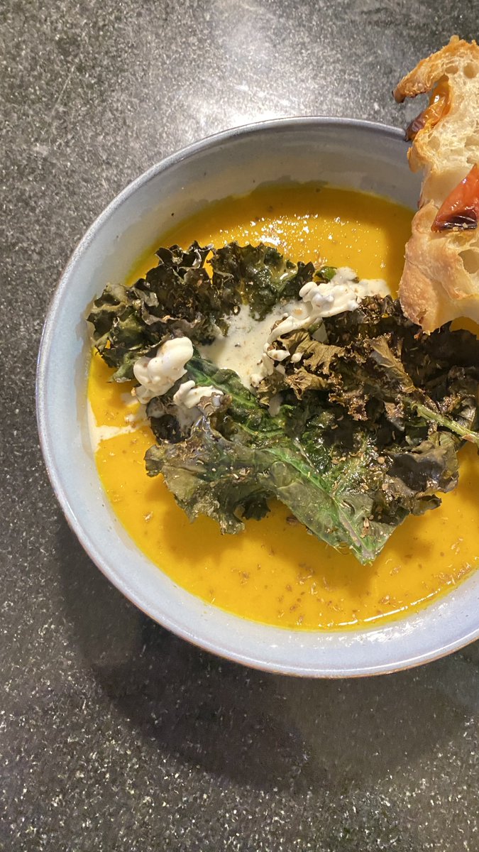 En cada cucharada de sopa casera, encuentro el calor de hogar y la esencia de la cocina sencilla. 
Una combinación de ingredientes simples y amor culinario. 

#CocinaSencilla #AmoCocinar