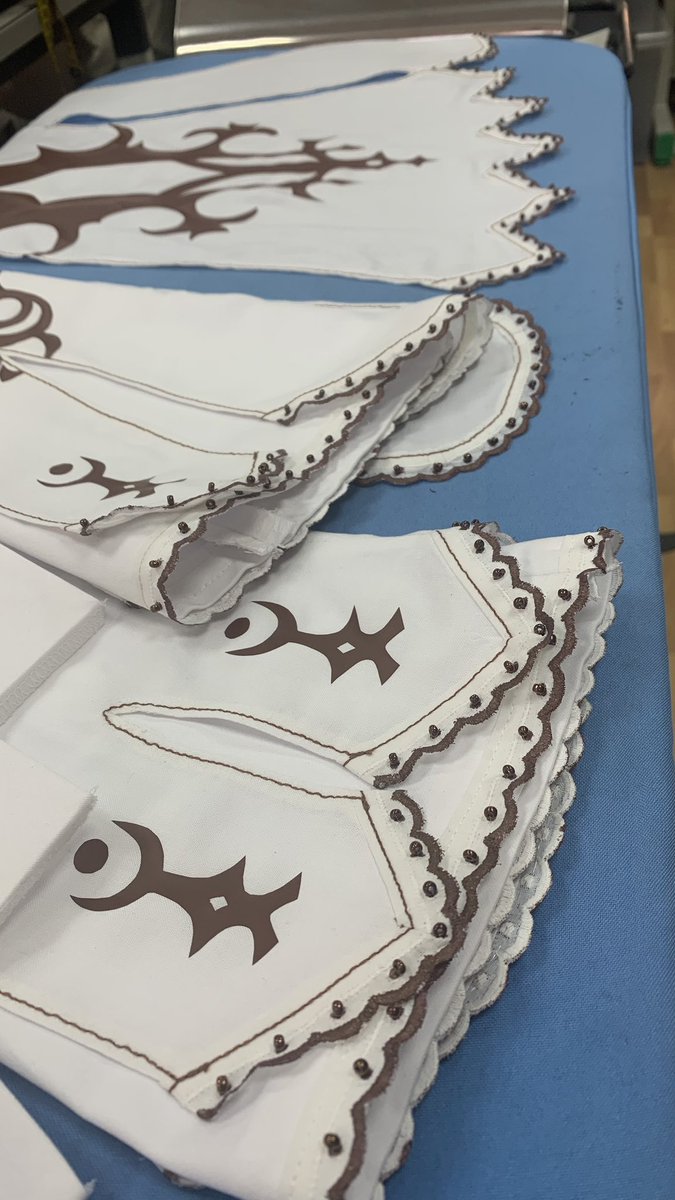 Тот джоб ис дан, ебашим следующий. 
Хотя если совсем честно, тот джоб ещё не совсем, но отдохнуть от кожи надо. Поэтому пока вот вам эльфийское. Эти детальки готовы. Даже с бусинками)