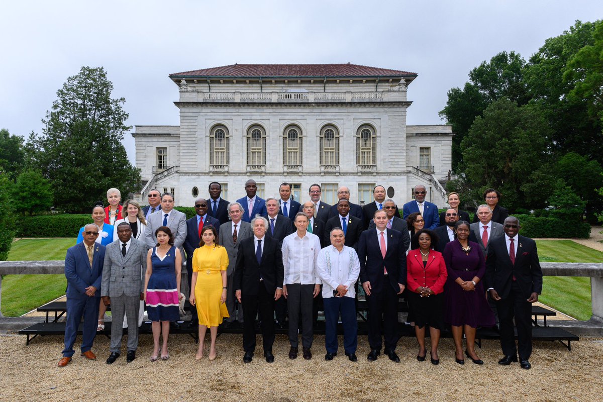 missionhaitioas's tweet image. Photo officielle des Chefs de délégation de la 53e session ordinaire de l'Assemblée générale de l'OEA au siège de l'Organisation à Washington D.C. #OASassembly #53eAGOEA