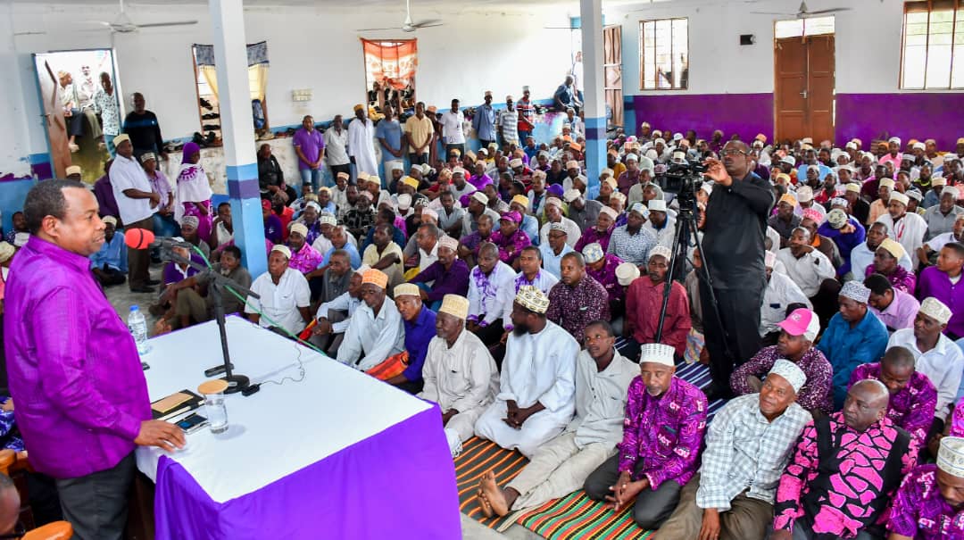 IsmailJussa's tweet photo. Kikao cha Makamu Mwenyekiti (Zanzibar), Mhe. Othman Masoud Othman na Viongozi wa Chama, Ukumbi wa #Kwale, Wilaya ya #ChakeChake, Pemba tarehe 15/06/2023.
Ni Chama la Wana, #ACTWazalendo
#ZanzibarMpya
#ZanzibarMoja
#MamlakaKamili https://t.co/AVw1AfwLVq