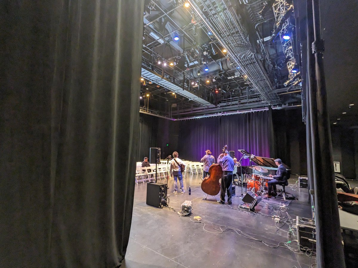 MCGJazz's tweet image. #MomentsBefore... Frank Vignola and Jimmy Highsmith Jr. rehearse before their set for tonight's Inside/Outside performance.

#BehindtheScenes #InsideOutside #MCGJazz #LiveMusic #BTS
