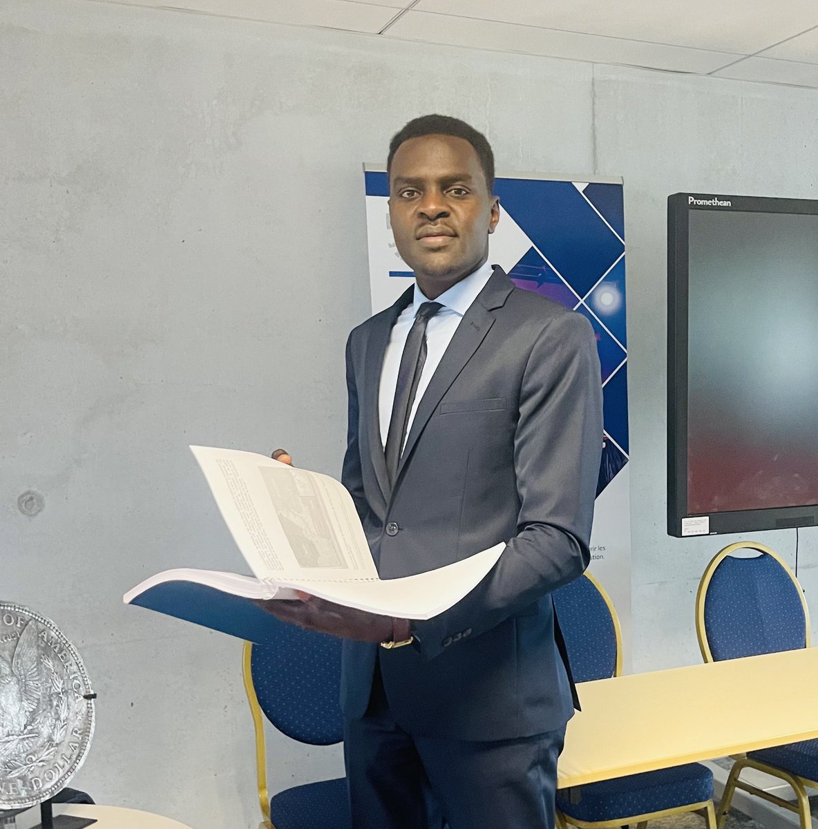 khouzeifi992's tweet photo. #Alhamdoulillah, J’ai défendu ma thèse de #Doctorat (PhD), sur l’Impact de la Croissance Économique sur le Développement : cas du Tchad.
Merci à toutes et à tous.
Dr_KID https://t.co/hfyyipKQJy