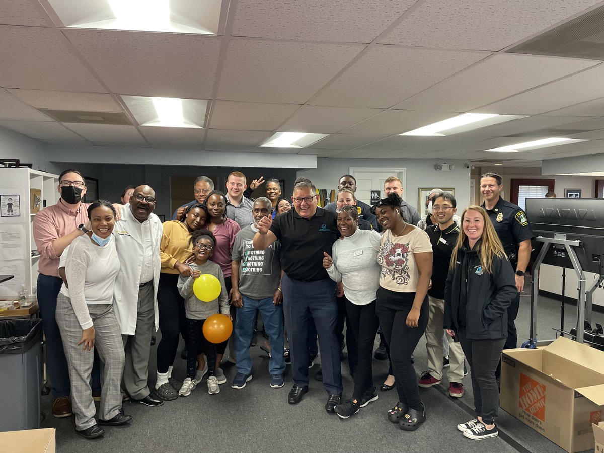 startptnow's tweet photo. Thank you so much to the @greenbeltpolice, @shepherds_table, and all of our amazing patients, staff, and fellow community members who made yesterday's #projectpbj a success! ❤️
Who knew making PB&J sandwiches could be so fun?!?
Next stop: Glen Burnie, Maryland 🔥 https://t.co/0edKf0Up06