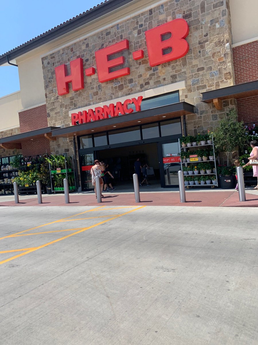 RedStarErica's tweet photo. Finally making it into the new H‑E‑B (@ H-E-B Wolf Lakes Village in Georgetown, TX) https://t.co/XGiAf3MVcY https://t.co/CWx5aZvvoh