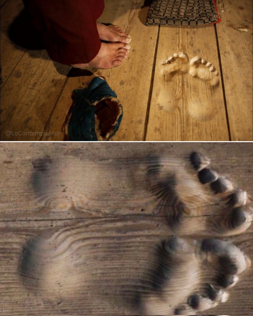 Des empreintes de pieds gravées dans le plancher en bois par par
Hua Chi, un moine bouddhiste de 70 ans.

Il aura passé sa vie à prier corps et âme au sein du temple de Tongren, situé dans la province de Qinghai en Chine.

Au rythme effréné d’environ 3000 prières par jour durant…