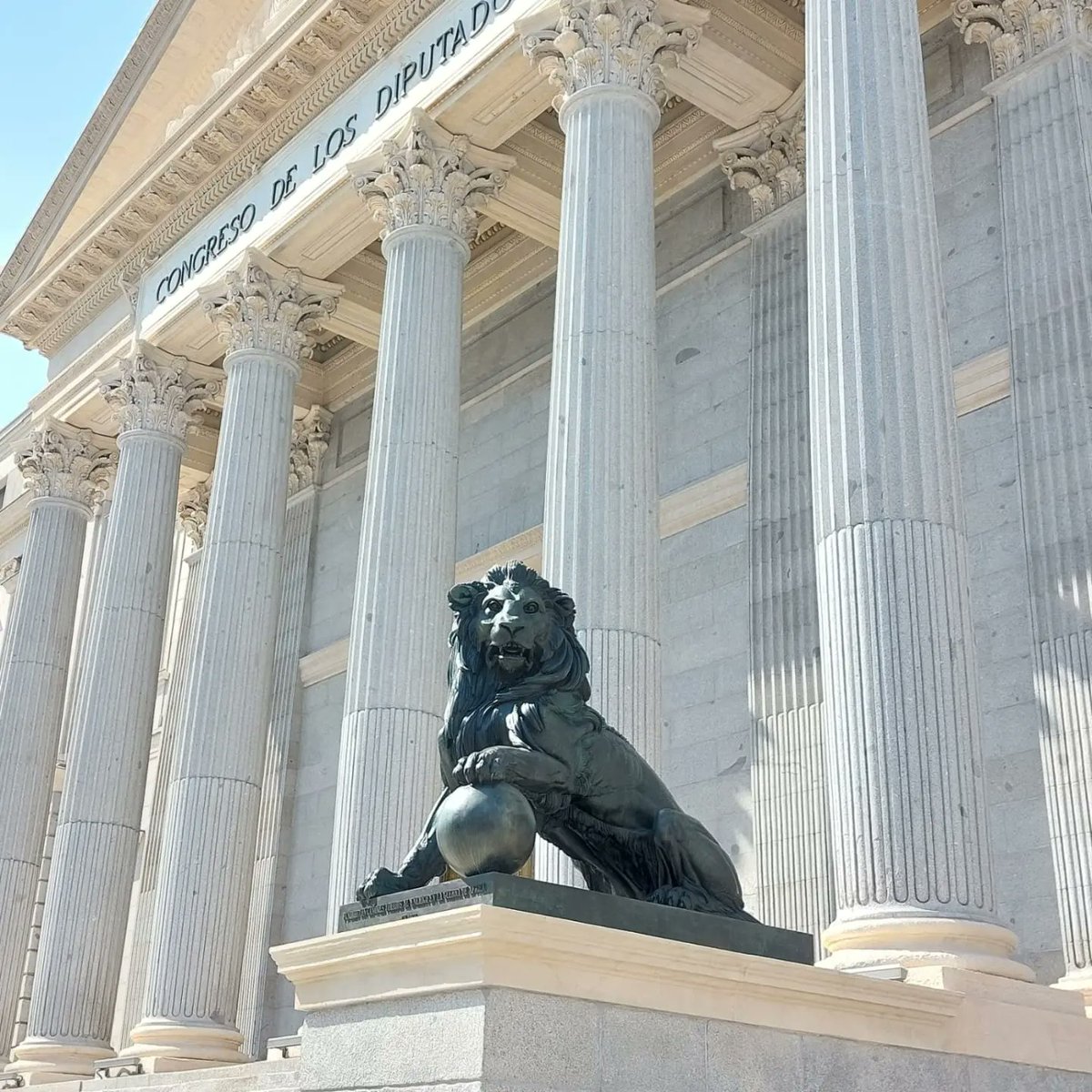 ARCUQUERELLA's tweet photo. Emotiva tarde para el recuerdo en el @Congreso_Es. Esta tarde Su Majestad el Rey Felipe VI ha impuesto la medalla del @Congreso_Es a los expresidentes de la Cámara.

Siempre recordaré el gran honor que fué trabajar en la X legislatura con un gran Presidente del como #JesúsPosada. https://t.co/BzBaZ4J97a