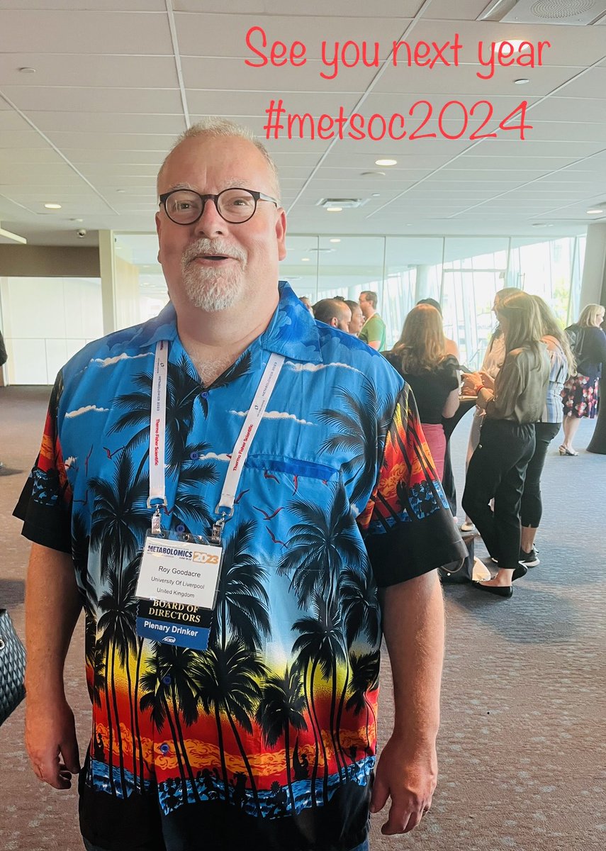 MetabolomicsSoc's tweet photo. Tweeter #metsoc2023 feed is over. thanks to all those who shared science and social news. @EMN_MetSoc and MetSoc board hope you had as wonderful time as us. Last word of our president in his best outfit. #metsoc2024 #metabolomics #safetripback https://t.co/kh53hVjMsB