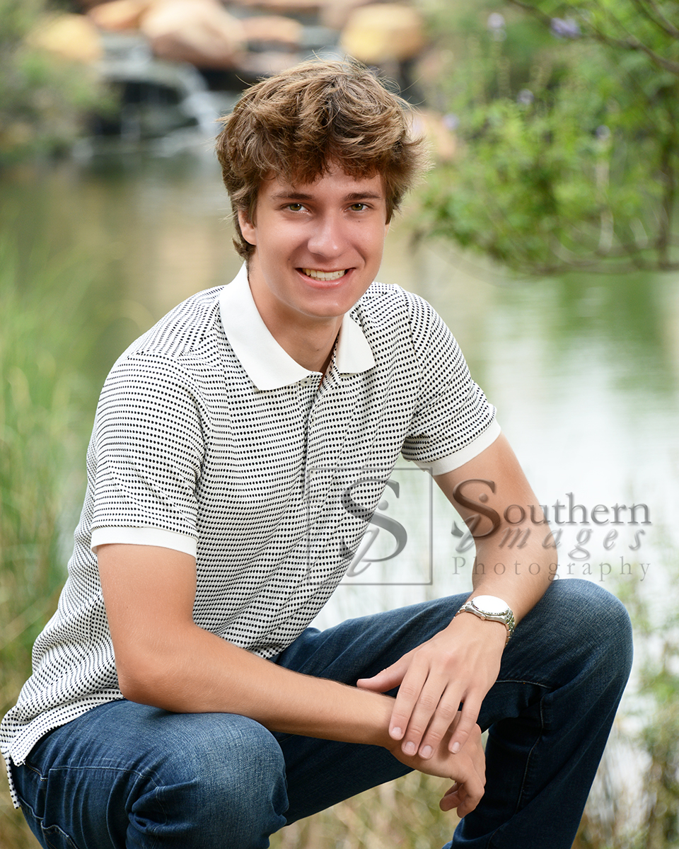 SoImagesPhoto's tweet photo. It may be getting warmer out, but that didn't stop Andrew from joining us for an outdoor shoot yesterday morning. He showed up ready for business and we were able to capture some great photos. Thank you for the laughs and a great time Andrew, best of luck for your senior year! https://t.co/WsLlnVmHNY