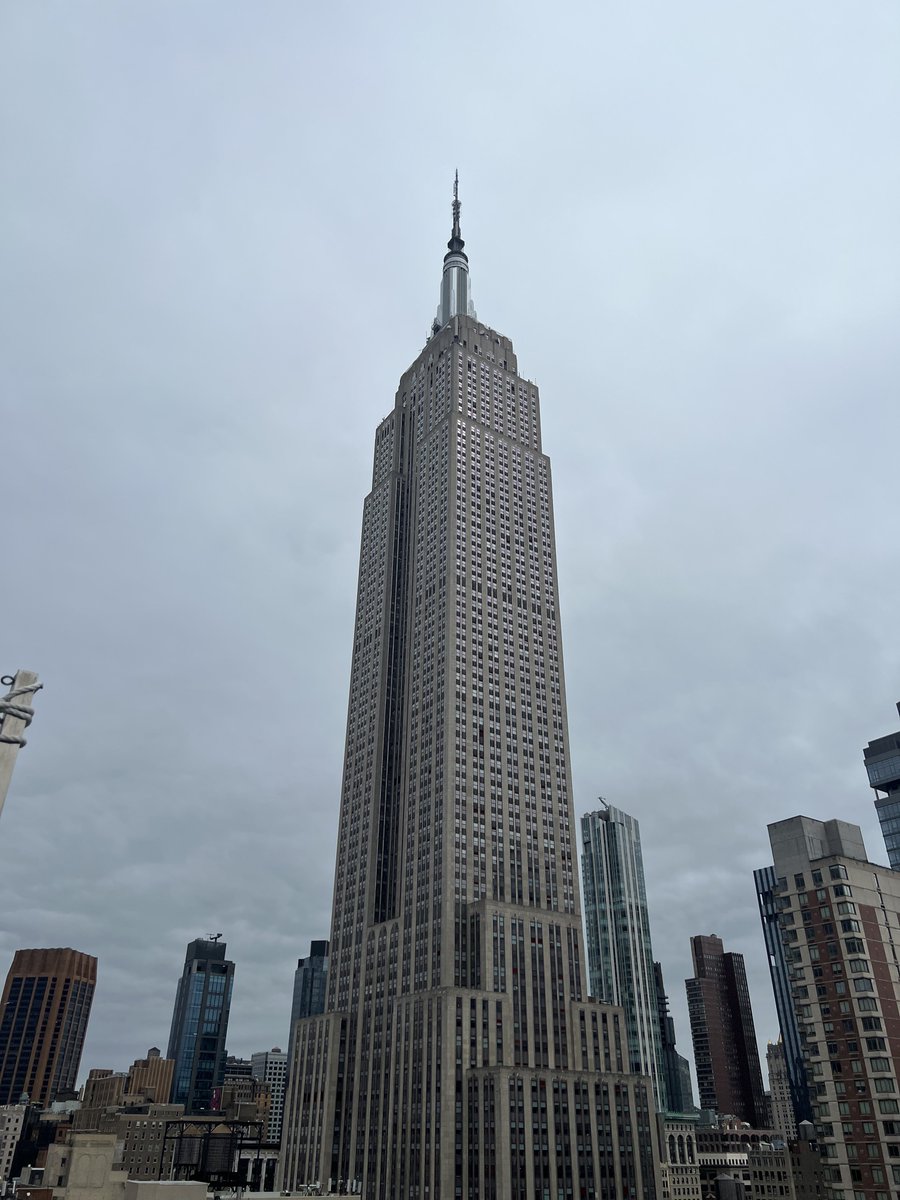 Empire State Building tweet media