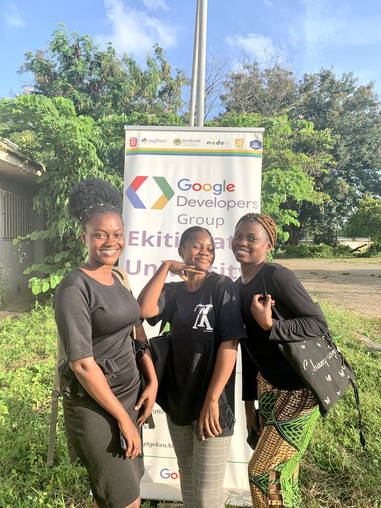CoachBlessing01's tweet image. It's fun learning in the boot camp🥰🤗. @MopelolaLove1 our lovely coach❤️. @GDSTeam
#learnwithgdsceksu #gdsceksu 
#googledeveloperstudentclub