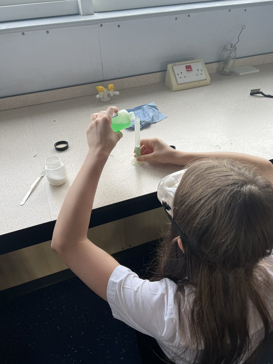 MissWebster__'s tweet photo. Fabulous work from S2 extracting DNA from kiwi this week🥝🧬 Excellent lab skills and team work! @KingsParkSec https://t.co/hmRajoeAFa