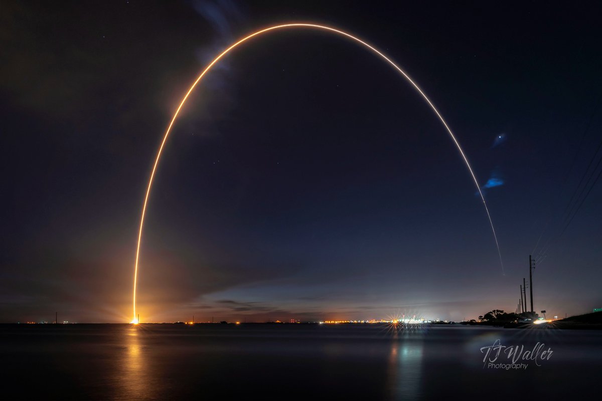 The lights of @ulalaunch's #DeltaIVHeavy before the launch this morning...
and after!
#space #ULA #NROL68 

📸: Me for @TJWallerPhotos