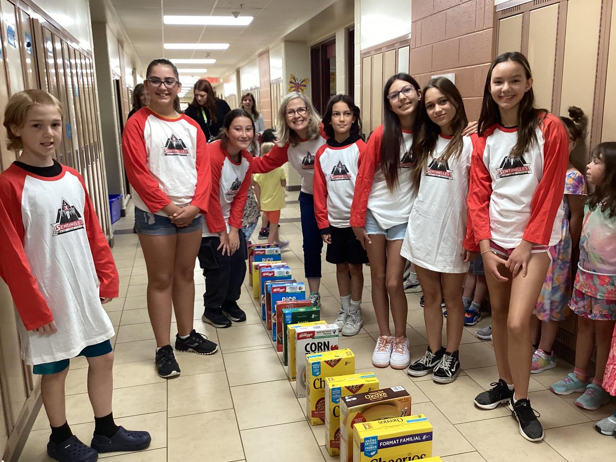 Le conseil des élèves <a href="/EECStJBaptiste/">École catholique Saint-Jean-Baptiste</a> contribue à la mission St Vincent de Paul à Amherstburg en collectionnant des boîtes de céréales. Ensemble, ils peuvent faire une différence!  Merci pour votre engagement.  <a href="/ESCEJL/">École secondaire catholique E.J. Lajeunesse</a> <a href="/CscProvidence/">Csc Providence</a>