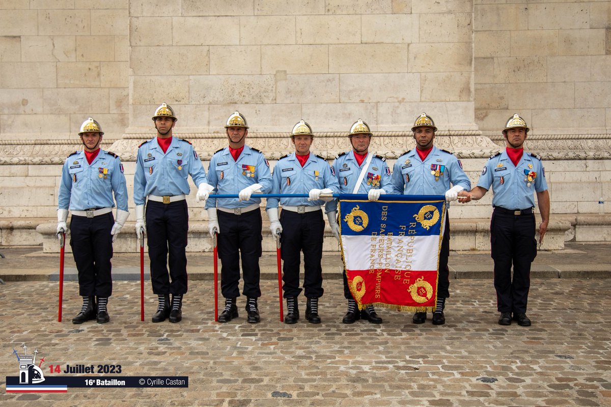 16_BSPF's tweet photo. Retour en image sur cette #JNSP2023 particulièrement intense et empreinte de solennité  pour le bataillon. Tout a commencé par la transmission, sous la présidence de @FaureDominique, du drapeau du bataillon des #SapeursPompiers de France entre le @15Bspf et le #16_BSPF. https://t.co/OAFx9avbQO