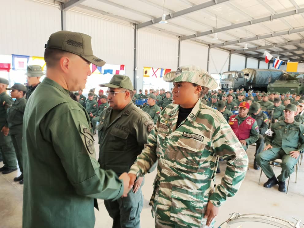 #Hoy en #ZODIFalcón🎖 Con imposición de barras y reconocimientos se reconoció el valor, entrega y consagración de oficiales, Tropa profesional y alistada por su valioso desempeño en nuestras Operaciones militares
#OperacionCaciqueManaure
#OperacionRoraima
#OperacionAutana2023