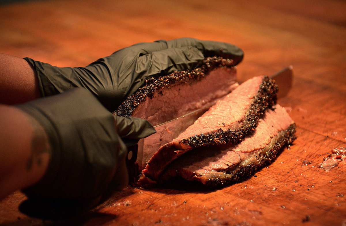 How ‘bout that bark 😮‍💨

📸: @monarchatelier
#evolutionnotrevolution #houbbq #houstonfoodie #teamgoofyque #houfood #bbq #topfoodnews #huffposttaste #cookingchannel #manfirefood #meatcandy #fulsheartexas #fulsheartx #supportlocal #doziersdeck #doziersdining