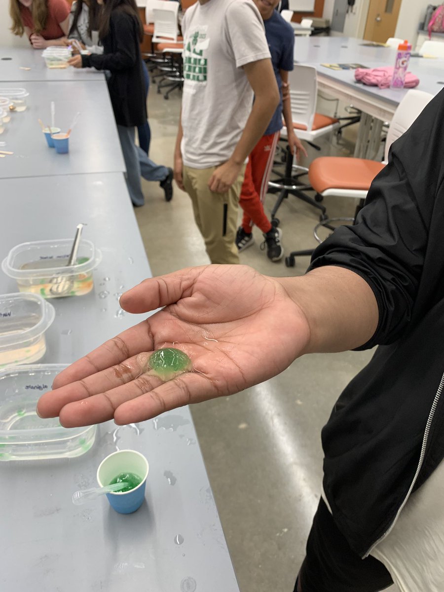 HandsOnSciABE's tweet image. Whew! 1.5 hours goes quickly when you&apos;re getting 20 students for 30 mins at a time on repeat! But we had a great time! (I know... not 75 students turned out to only be 60... but was the perfect number for this setup!) #bioengineering #reversespherification #poppingboba #CPASA
