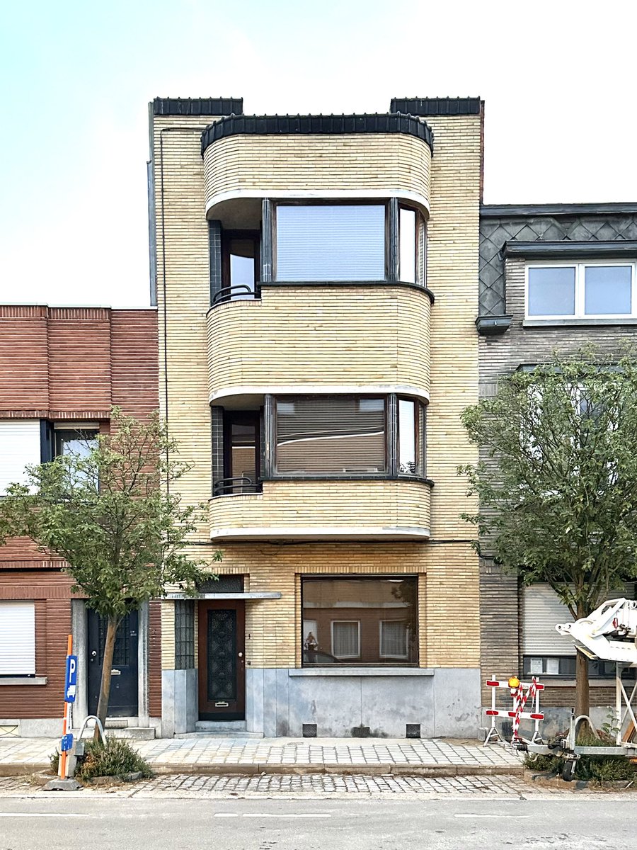 LVTornh's tweet image. Door de baby maak ik weer avondwandelingen door de #rijsenbergwijk en ga ik gewoon wat pareltjes beginnen delen met jullie.🧵

#1
Burgerhuis, 1936
Maurice De Paepe
Frans de Potterstraat 9