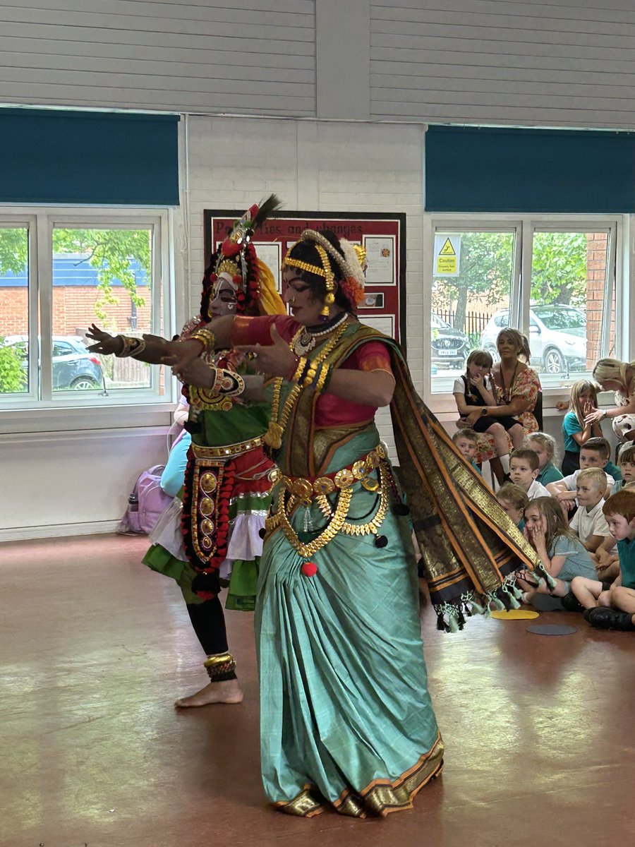 VISIT FROM YAKSHADHRUVA PATLA
Wow!! What an amazing opportunity for our children. We had a visit from an Indian dance troupe telling traditional Indian tales through dance. Yakshagana is a traditional theatre combining dance, music, dialogue, costume and make-up.