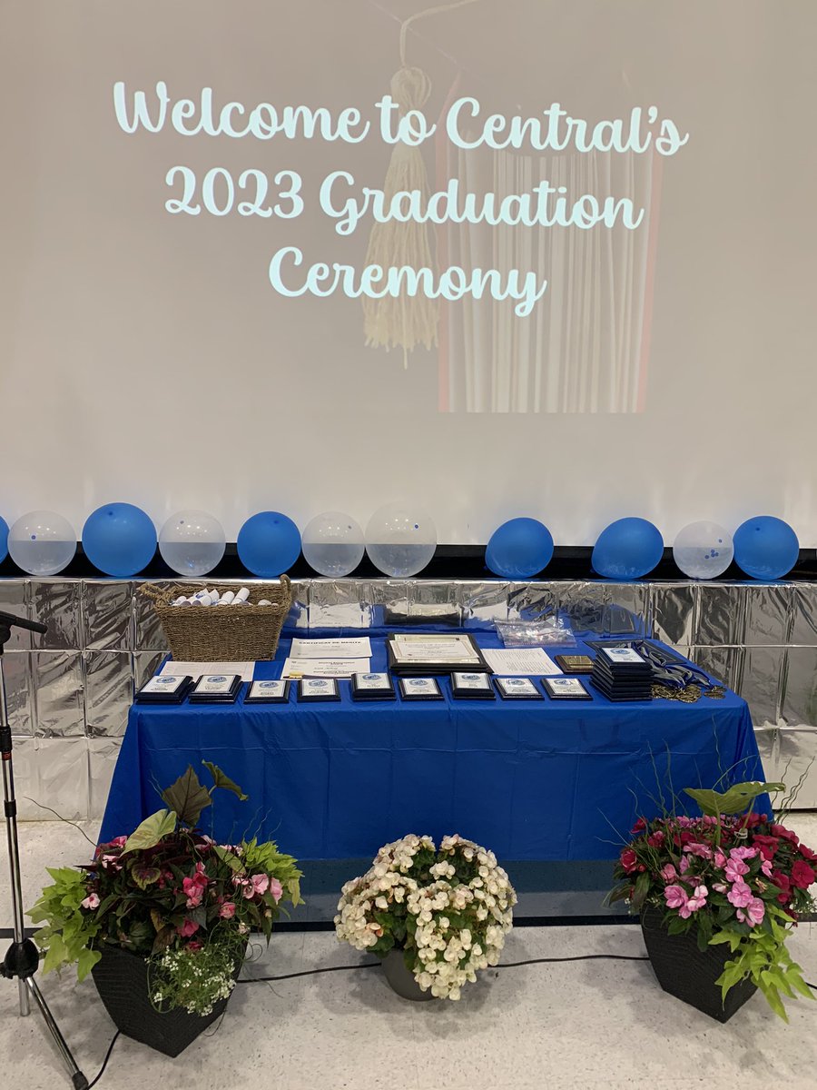 Ready to start celebrating our grads! More to come 🎉👍🥲<a href="/ClaraHowitt/">Dr. Clara Howitt</a> <a href="/gecdsbpro/">GECDSB PR</a>
