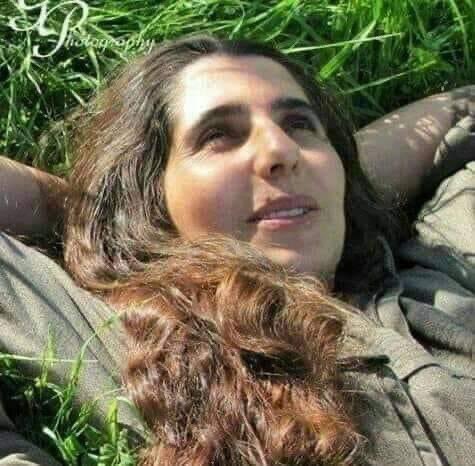 Gule_siler's tweet photo. Şimdi o bakıp derin anlamlara daldığın mavi gökyüzü hüzün kaplar gözlerindeki sevgiye hasret. sensiz güzellik öksüz ve acı bir yalnızlıktır. Yüreğim yanıyor seni görmeyince Leyla.🦋🍀🌹 https://t.co/40aJLjx1Ak