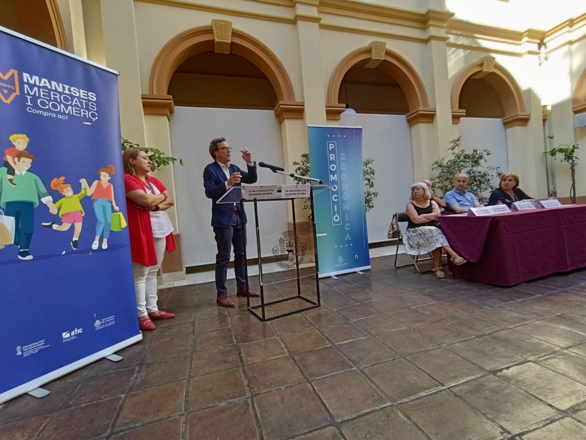 Seguimos trabajando para potenciar la digitalización del comercio local y pequeñas empresas con una charla en Manises (Valencia) difundiendo todos los detalles del Kit Digital.

Apuesta por la digitalización de tu negocio. 

#marketing