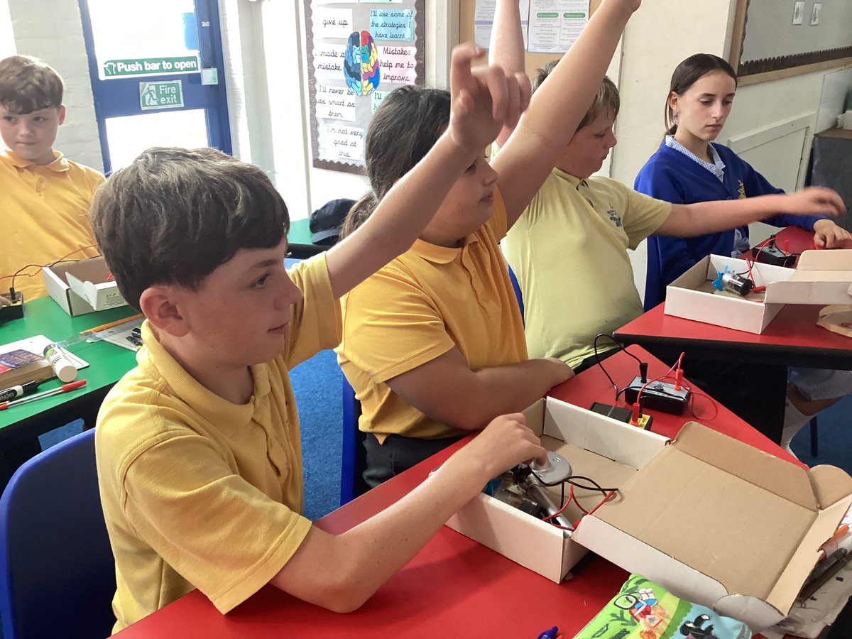SsPeterPaulSch's tweet photo. A huge thank you to Michelle and Joanna from @allaboutstem. The children in 6G and 5/6M really enjoyed our renewable future workshop. They are now very excited about entering the making it happen competition. #betterfuturequicker https://t.co/TVYNkYnj6t