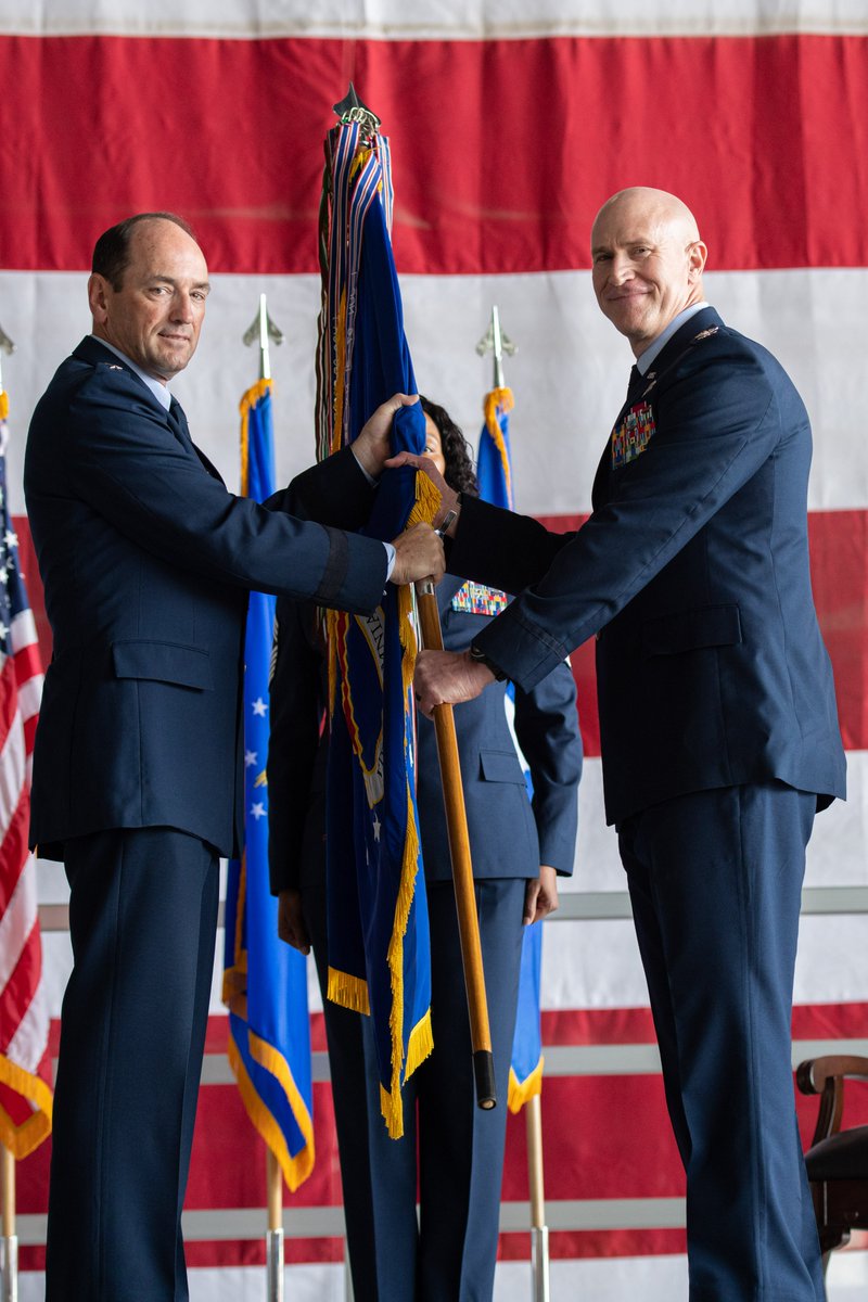 Offutt_AFB's tweet photo. Congratulations to Col. Mark Howard, our new 55th Wing commander! 

To outgoing commander, Col. Kristen Thompson - thank you for your leadership throughout the various challenges over the past 2 years. We wish you all the best as you head to NY!

@aircombatcmd  | @16AF_AFCYBER https://t.co/8OfoVk7E2X