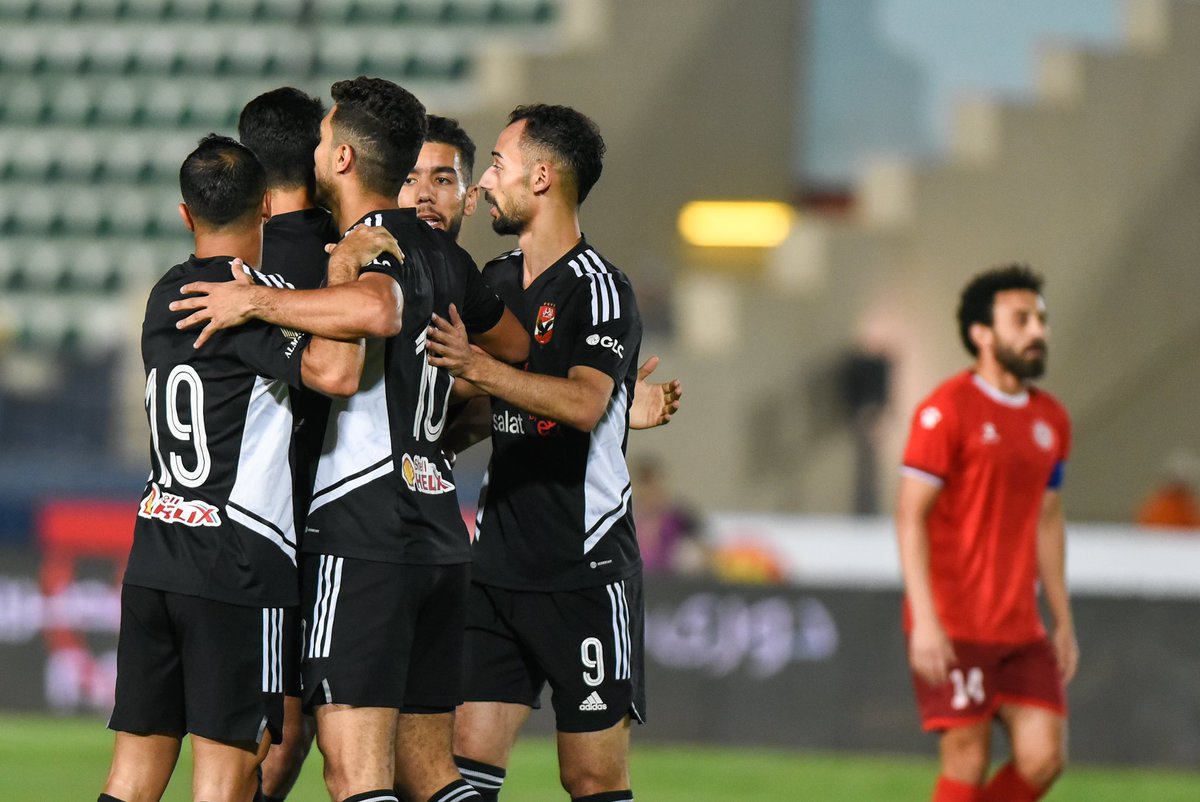 AlAhly's tweet photo. 📍هنا بطل إفريقيا 😍
قمة الدوري     🔝
الثلاثية السابعة 👏
شباك نظيفة    🔒
أقوى هجوم    🎯
أقوى دفاع      💪
#يلا_يا_أهلي https://t.co/wOHJzChnFs