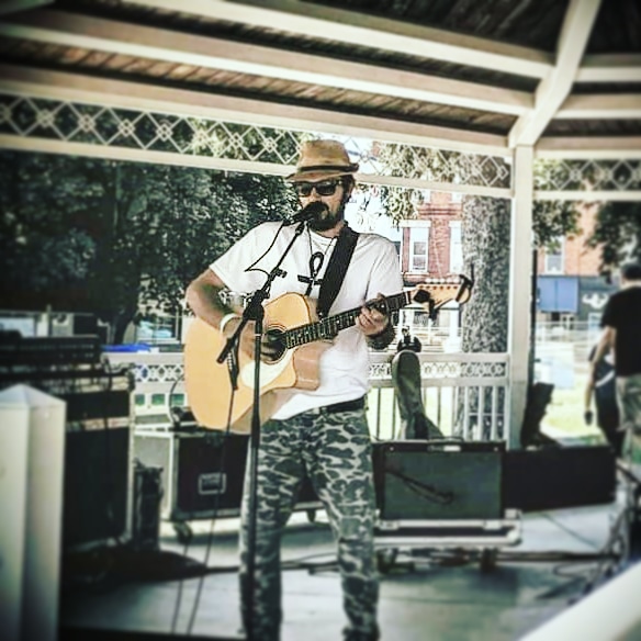 It's another #FestivalFlashback at #HotSpringsMusicFestival for  #ThrowbackThursday 😎🙏💚🎶

#Bobcat #BobcatBartolo #Fender #432hz #432hzMusic #FestivalLife #MusicianLifestyle #EvolutionRevolution #kwawesome